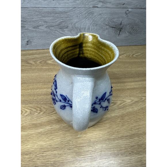 1992 Salmon Falls Salt Glaze Stoneware 2 Qt Pitcher – Blue Berry Vine – 7-3/8” - Picture 5 of 12